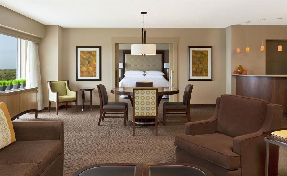 Sheraton At Keystone Crossing Hotel