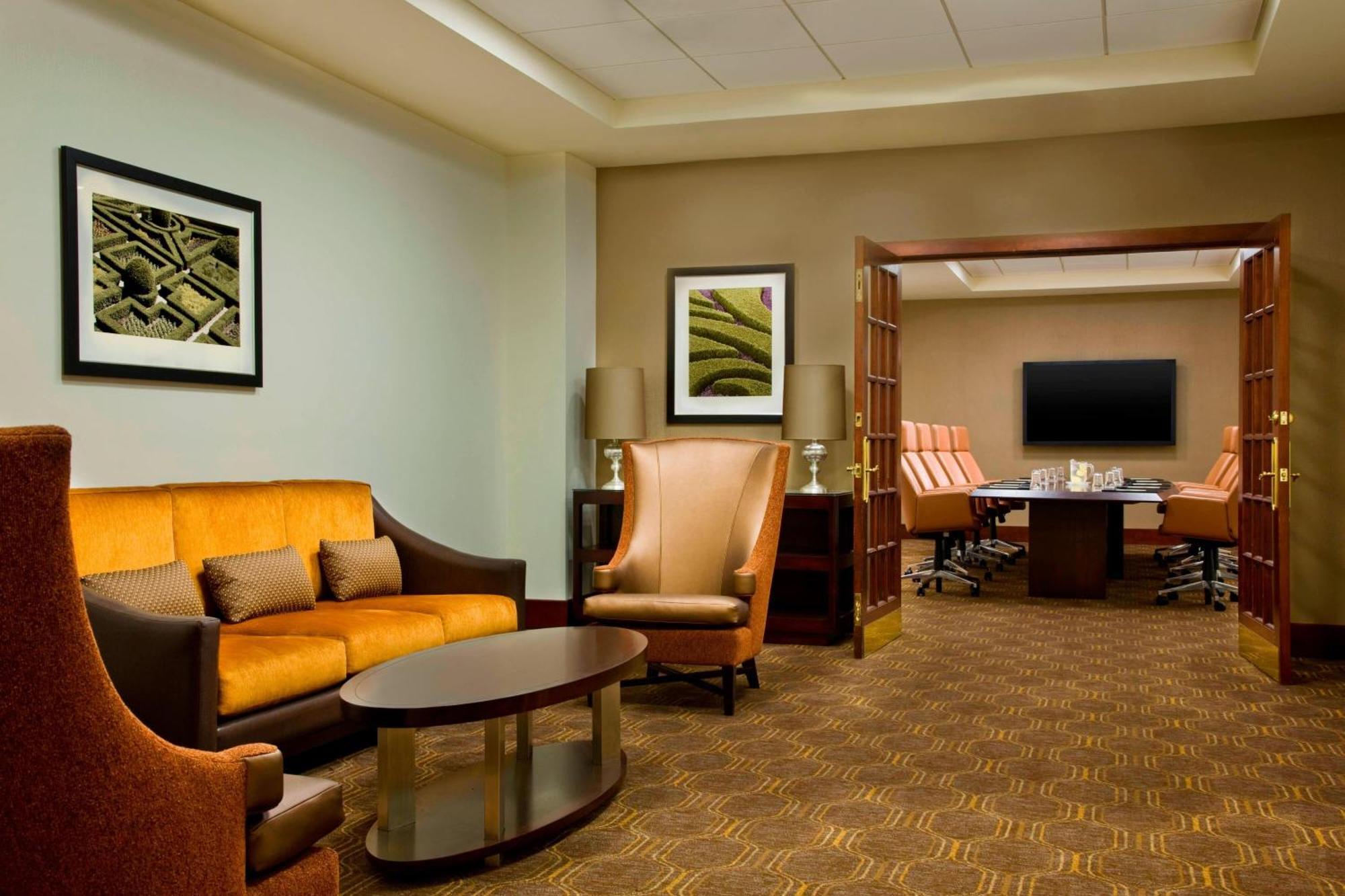 Sheraton At Keystone Crossing Hotel 3*