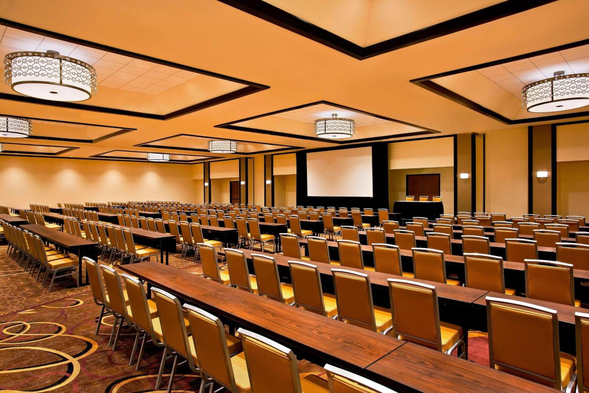 Sheraton At Keystone Crossing Hotel 3*