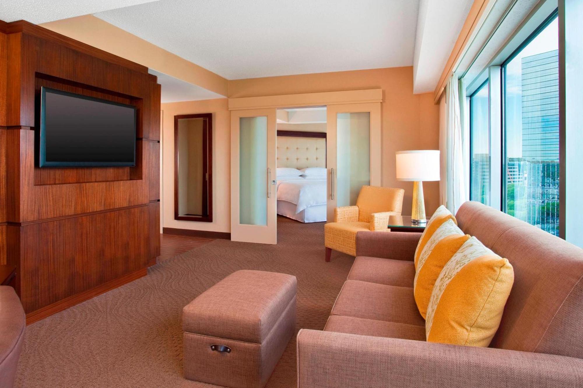 Sheraton At Keystone Crossing
