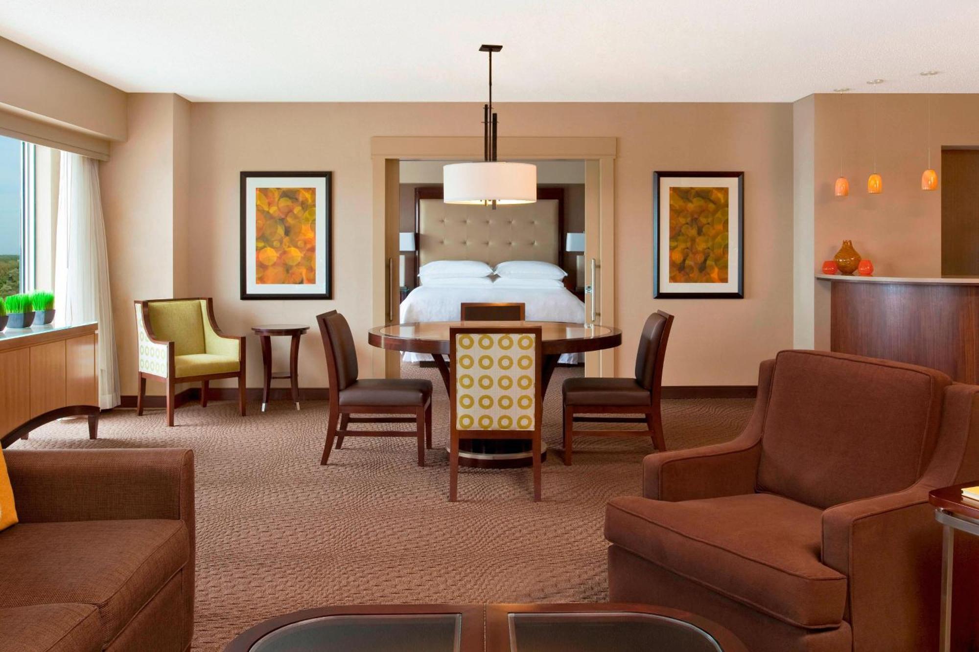 Hotel Sheraton At Keystone Crossing
